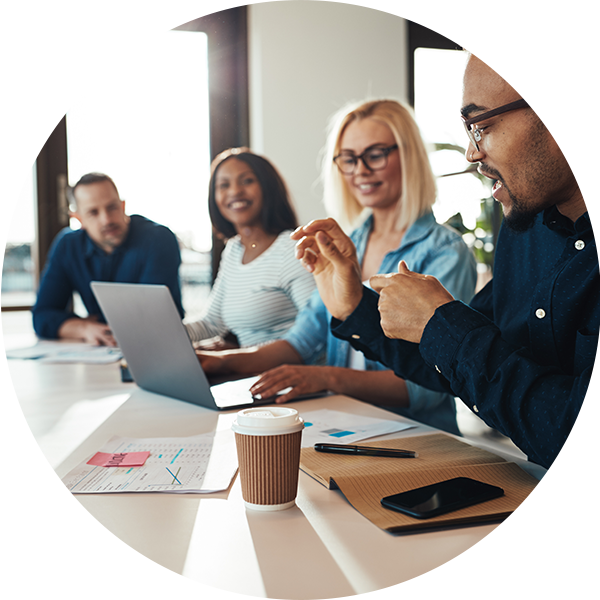 circle-employees-meeting-discussion