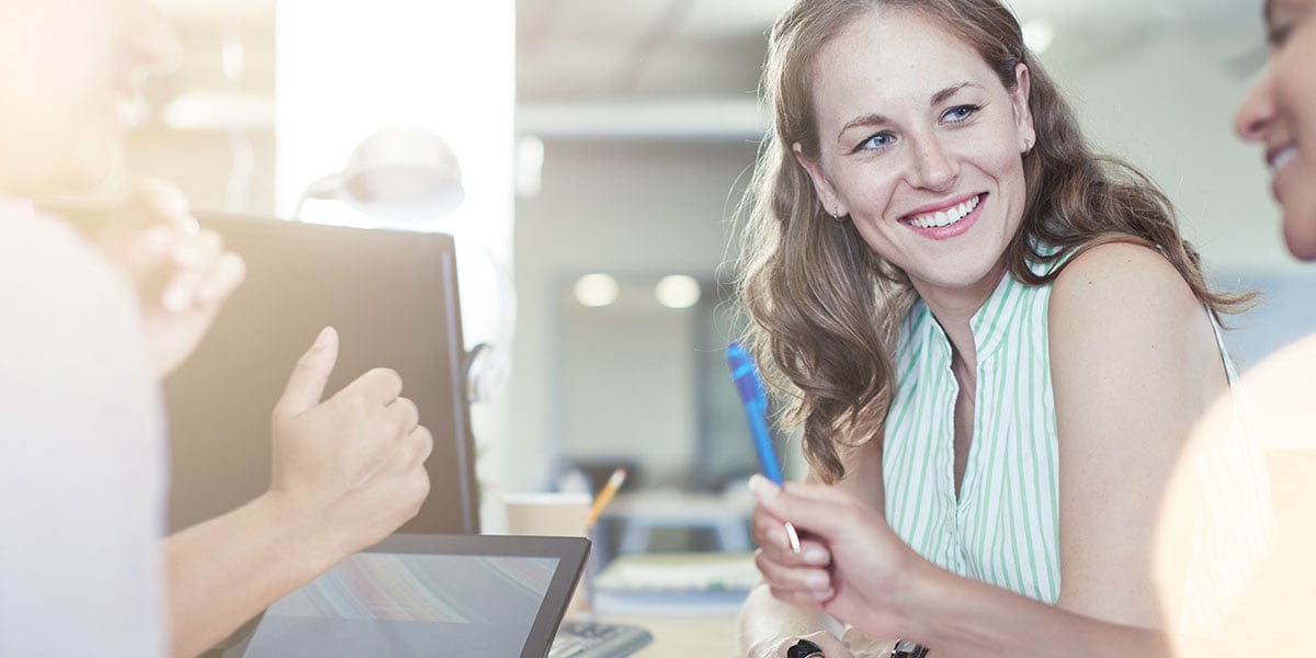 employees-customer-survey-smiling