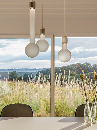 kvadrat-window-close up