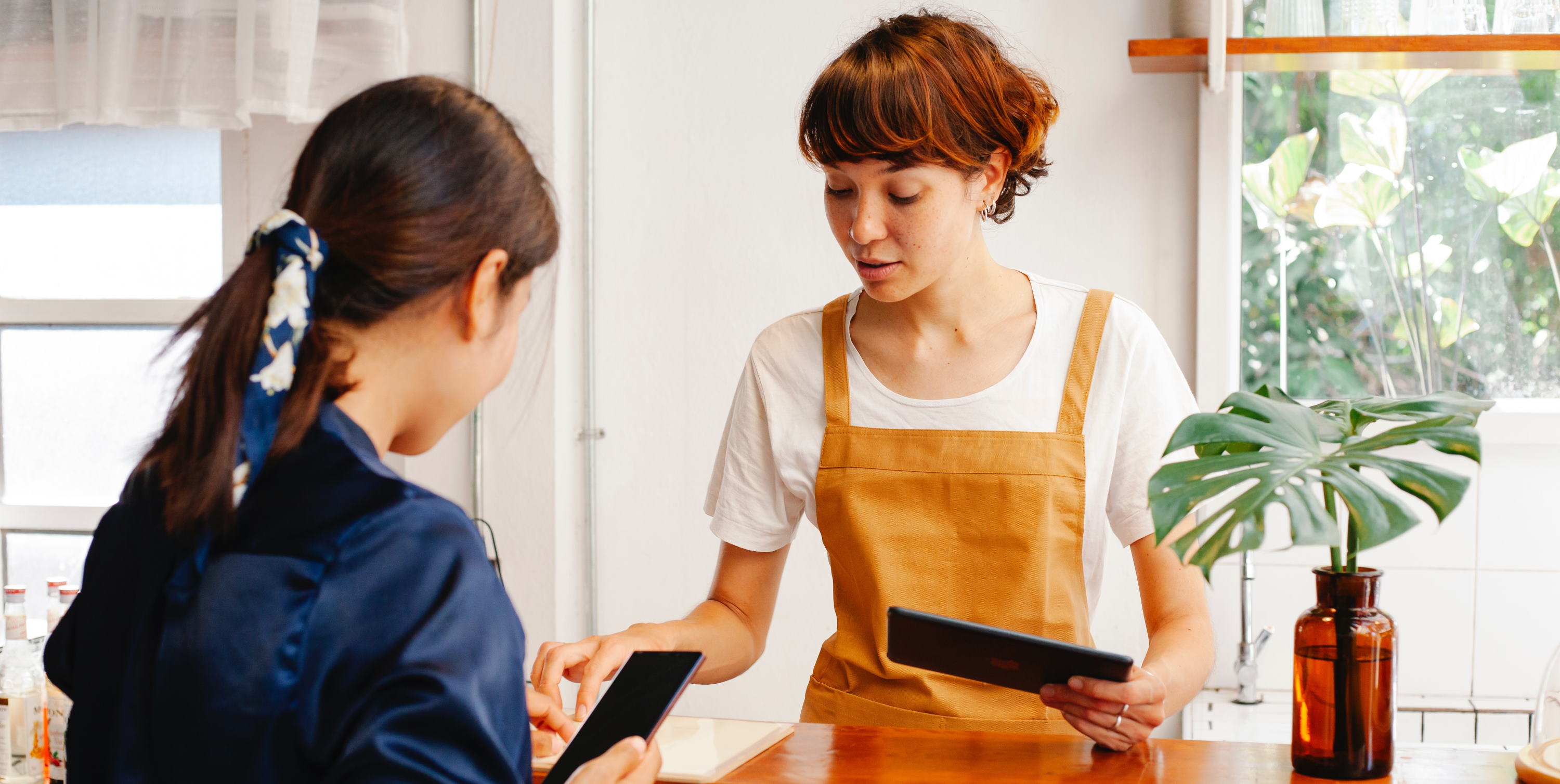 customer experience at a café